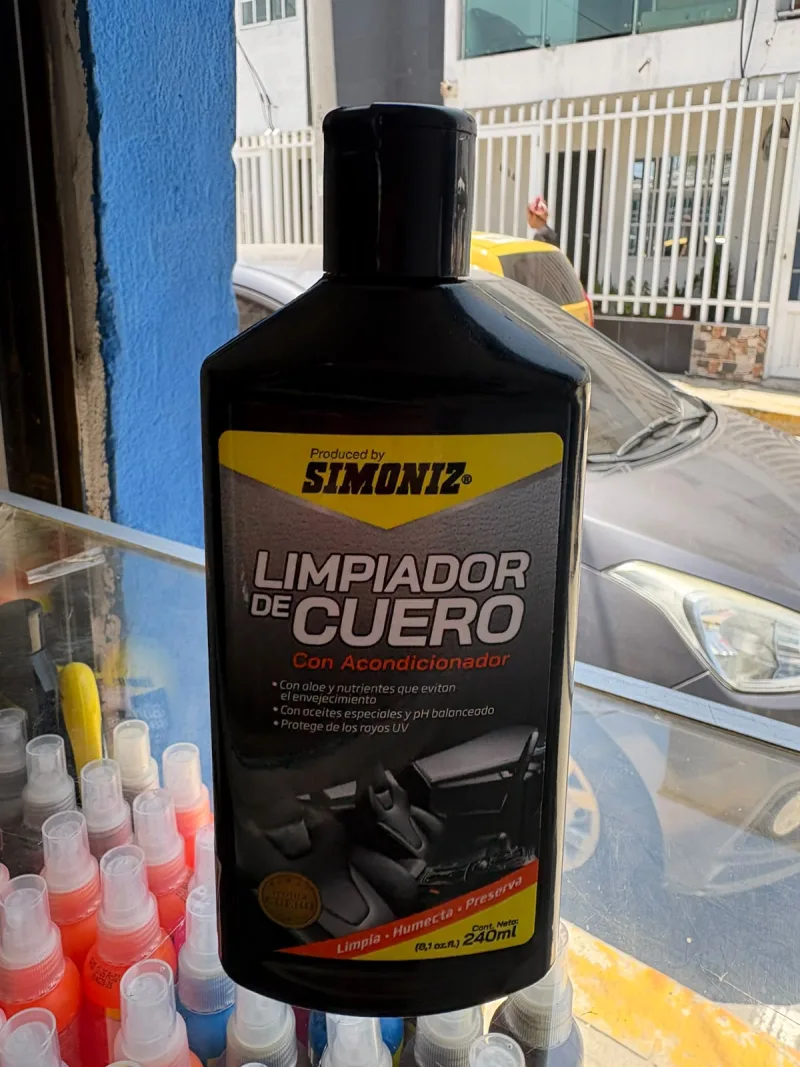 LIMPIA CUERO CON ACONDICIONADOR 240 - 111358